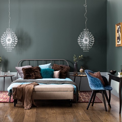 Sypialnia niebiesko-zielonych farbach Tikkurila
