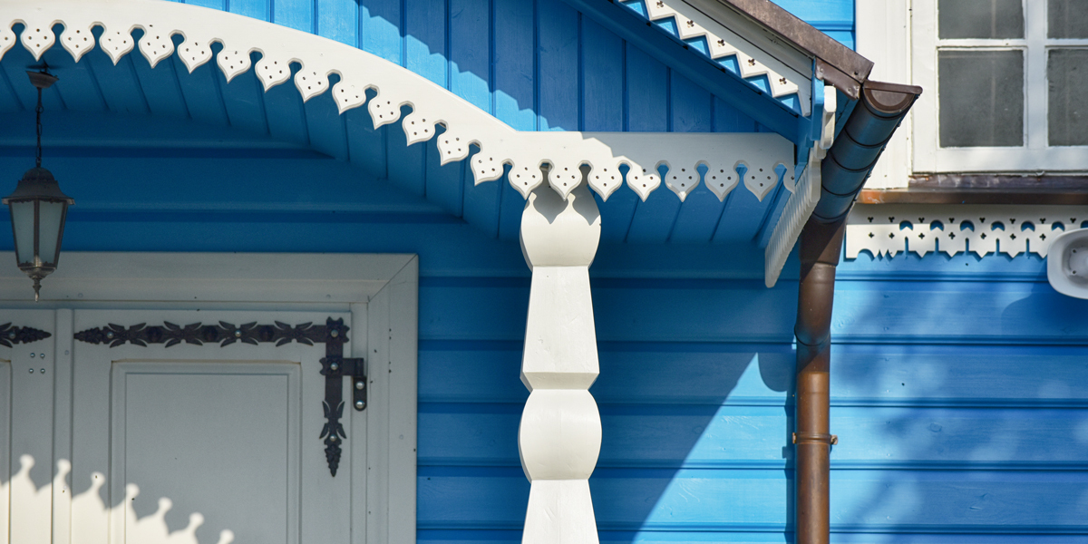 drewniana-cerkiew-Tikkurila-Valtti-Opaque-kolor-niebieski