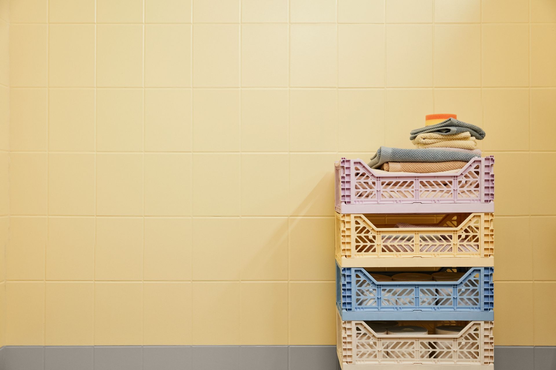 kafelki w łazience pomalowane farbą do płytek Tikkurila Luja Ceramic Tiles