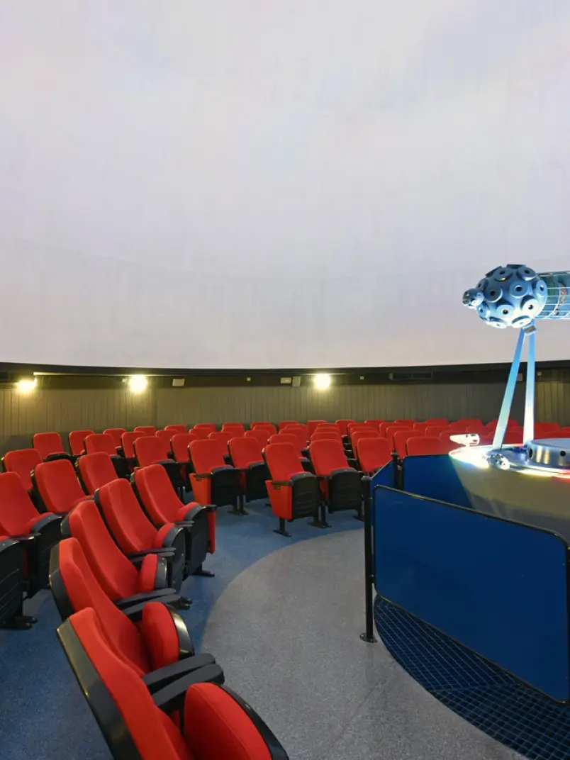 Planetarium-sufit-Tikkurila-Anti-Reflex-white