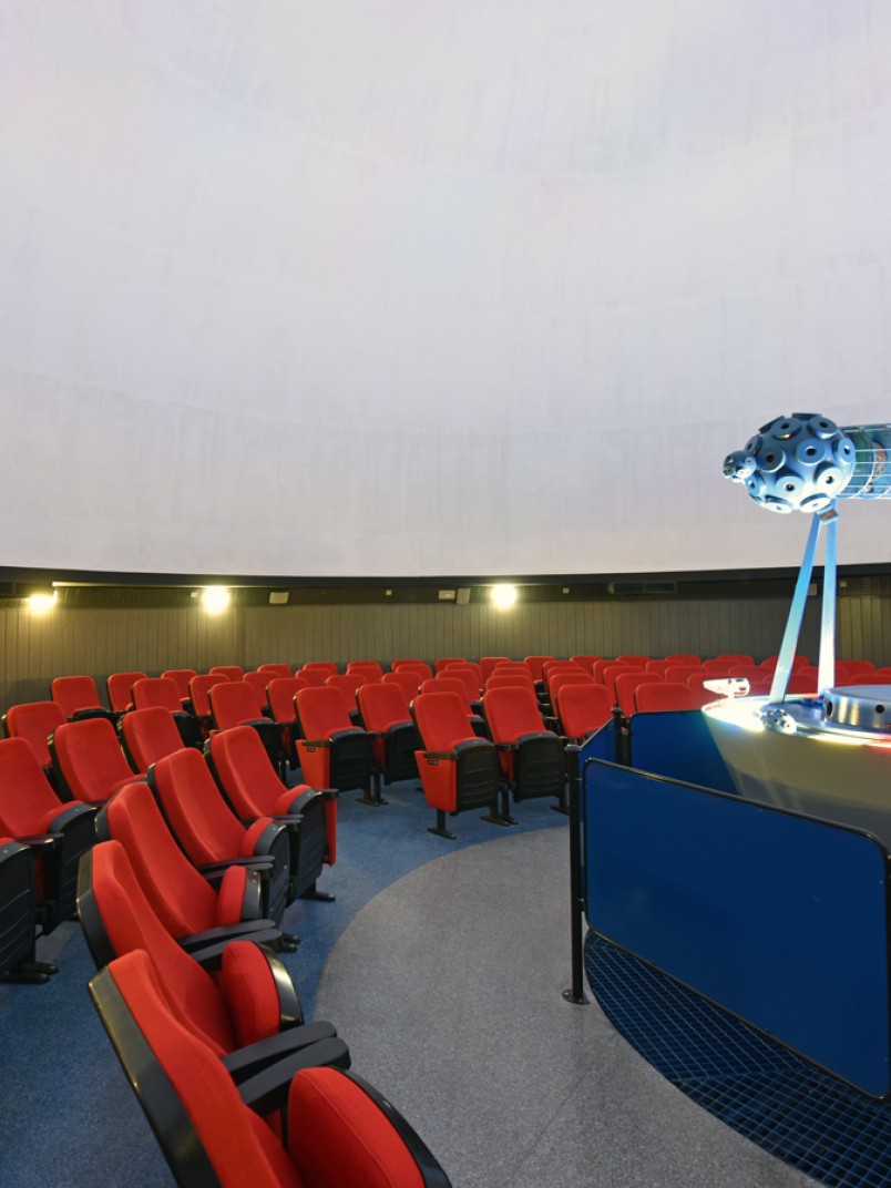 Planetarium-sufit-Tikkurila-Anti-Reflex-white