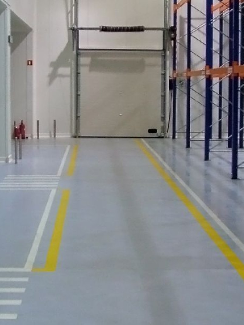 posadzka-w -magazynie