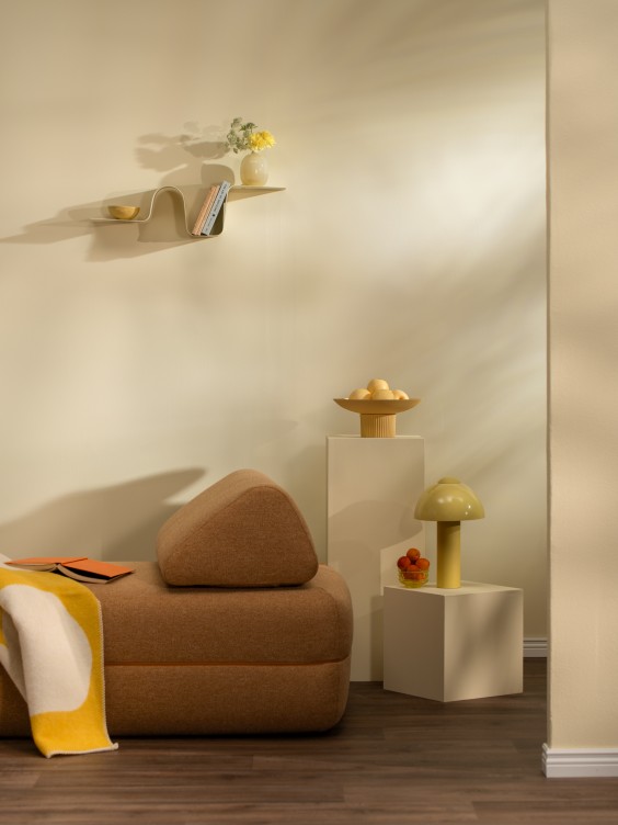 salon w żółtym odcieniu