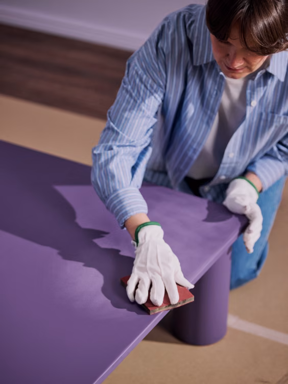 Malowanie stolika emalią Tikkurila Everal Aqua Gloss