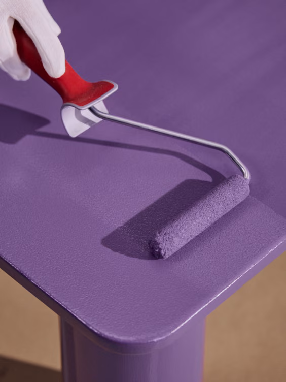 Malowanie stolika emalią Tikkurila Everal Aqua Gloss