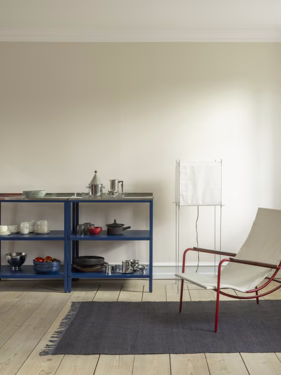 Inspirujące wnętrze w kolorach z kolekcji Life Shared Tikkurila - jasne kolory farb i retro styl na 2027 rok.