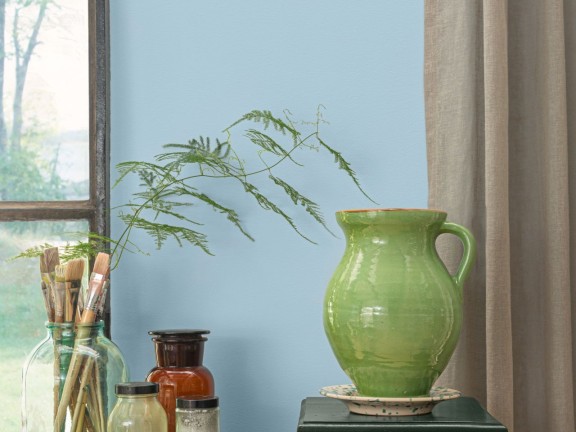 wnętrze w stylu Bohemian z kolorem roku Tikkurila Cumulus Y354