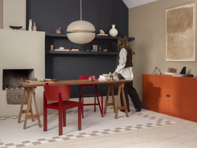 Inspirujące wnetrze w kolorach trendu Solid Ground Tikkurila.