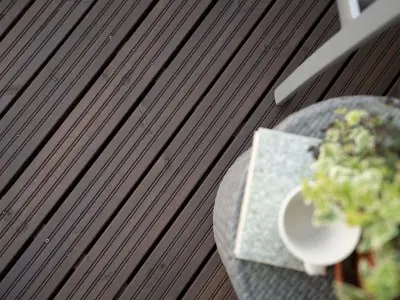 Oiling a wooden deck in a weekend