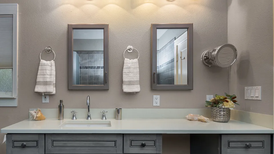 Łazienka w szarych kolorach Tikkurila Deco Grey