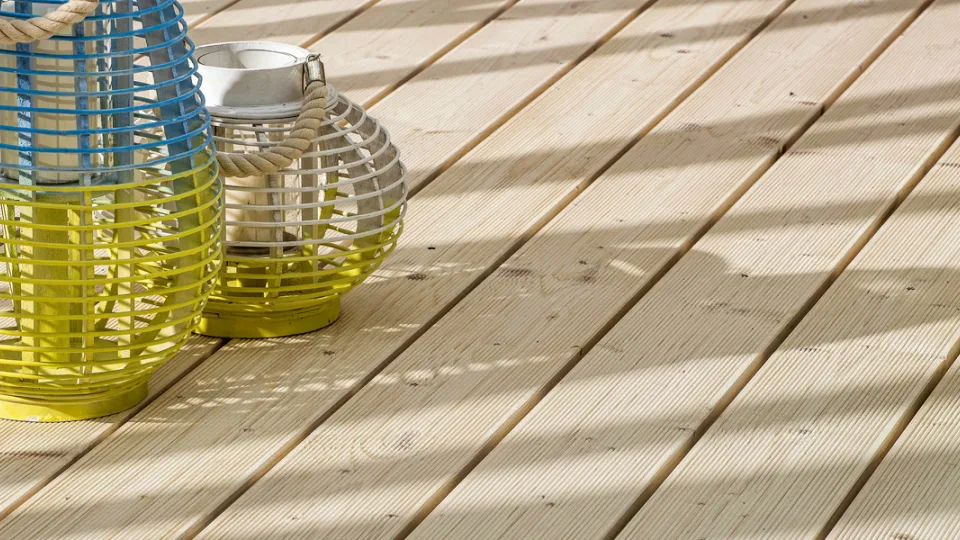 deski-tarasowe-w-jasnym-kolorze