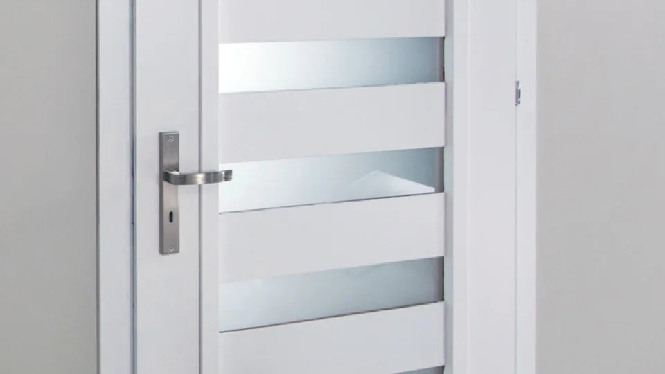 Pomysł na malowanie drzwi w kolorze białym