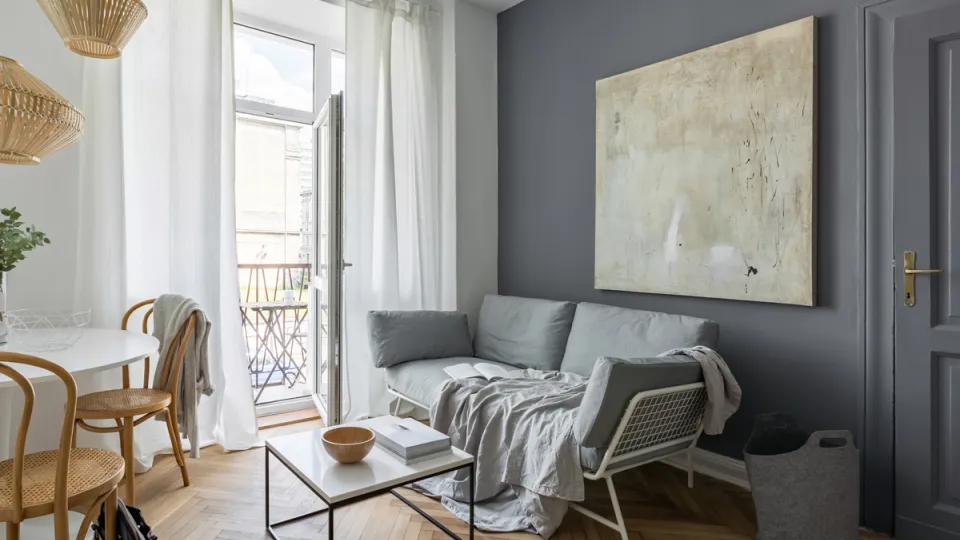 Szare wnętrze z wykorzystaniem matowej farby Tikkurila 