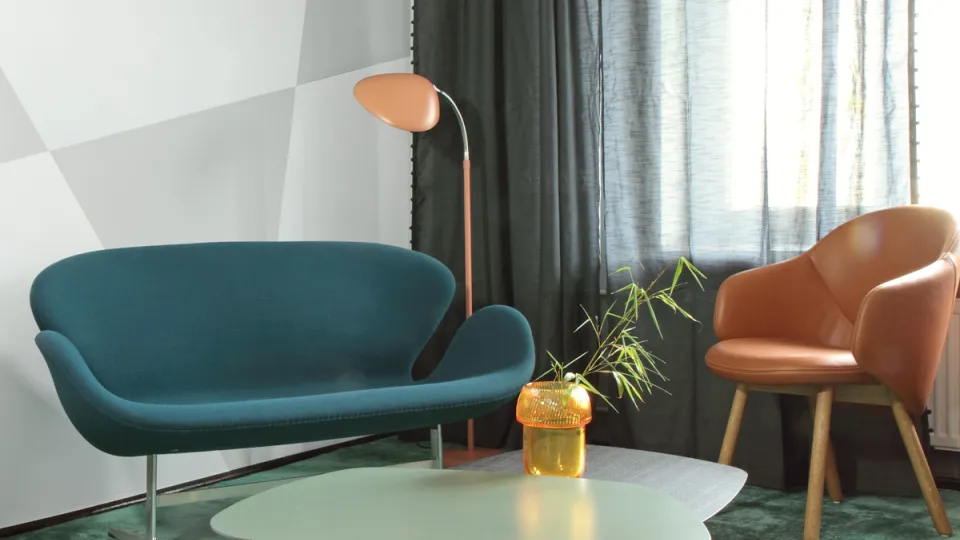 Nowoczesna aranżacja wnętrza w subtelnych szarościach