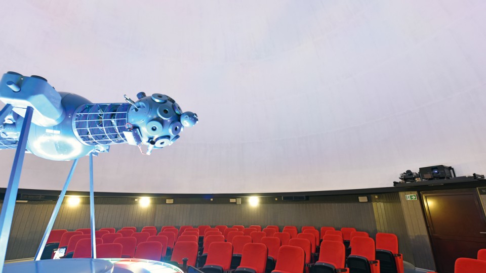 Planetarium-sufit-Tikkurila-Anti-Reflex-white