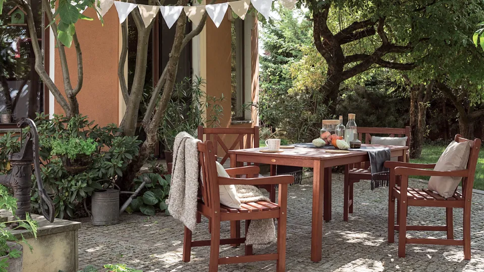 Pomysł na aranżację małej, drewnianej architektury w ogrodzie 