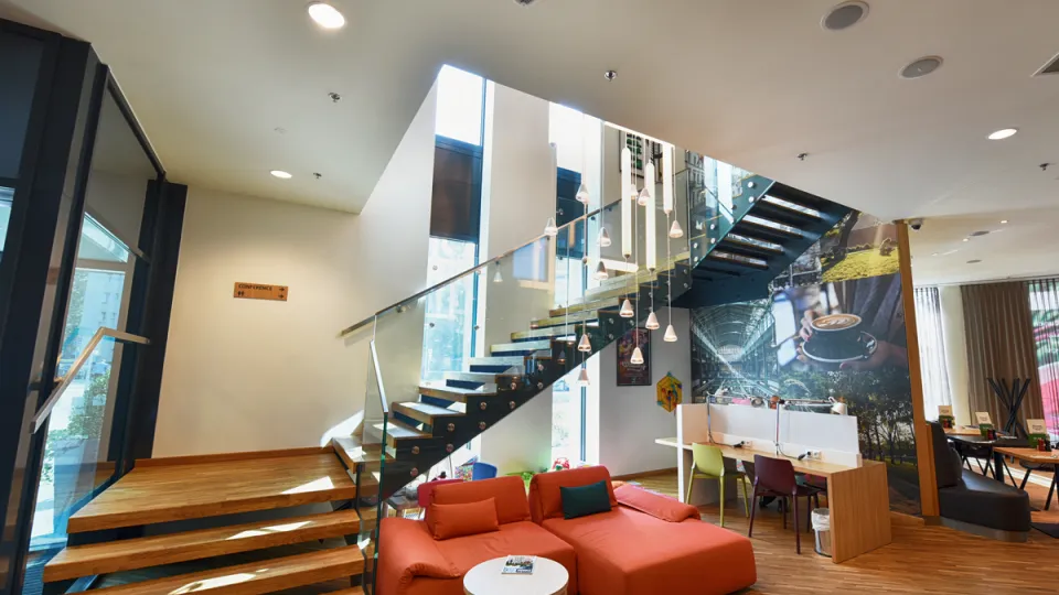 Holiday-Inn-Warszawa-ściany-sufity-Tikkurila-Optiva-Color