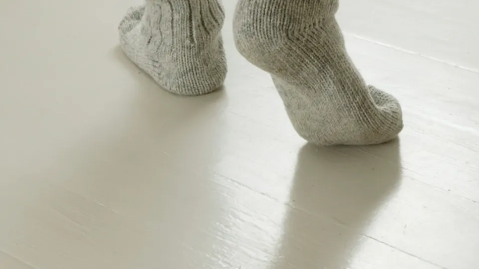 biała-drewniana-podłoga