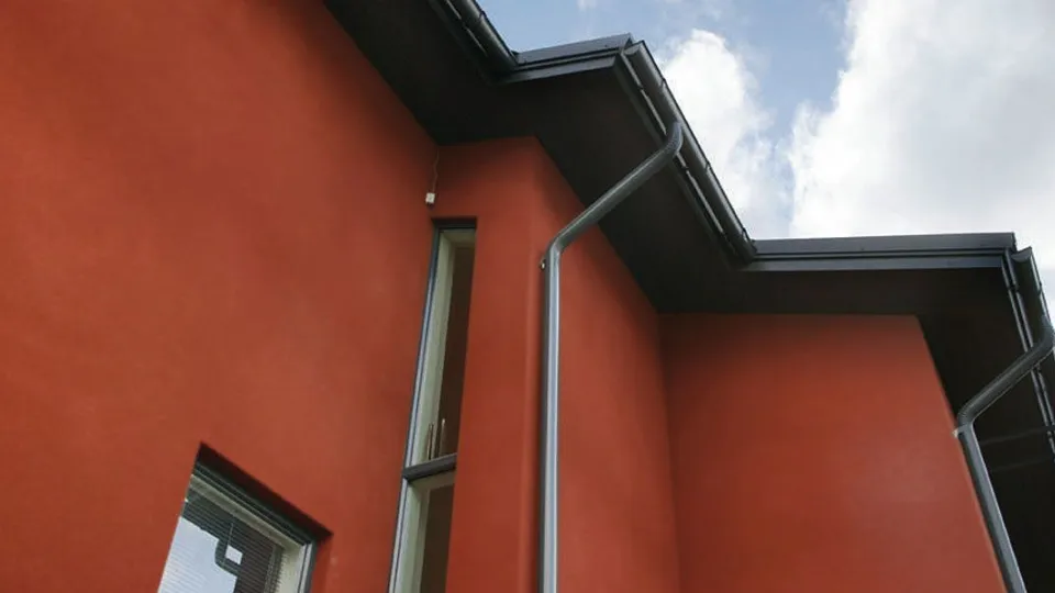 elewacja-mineralna-w-kolorze-czerwonym