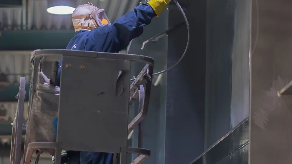 aplikacja farby metodą natryskową