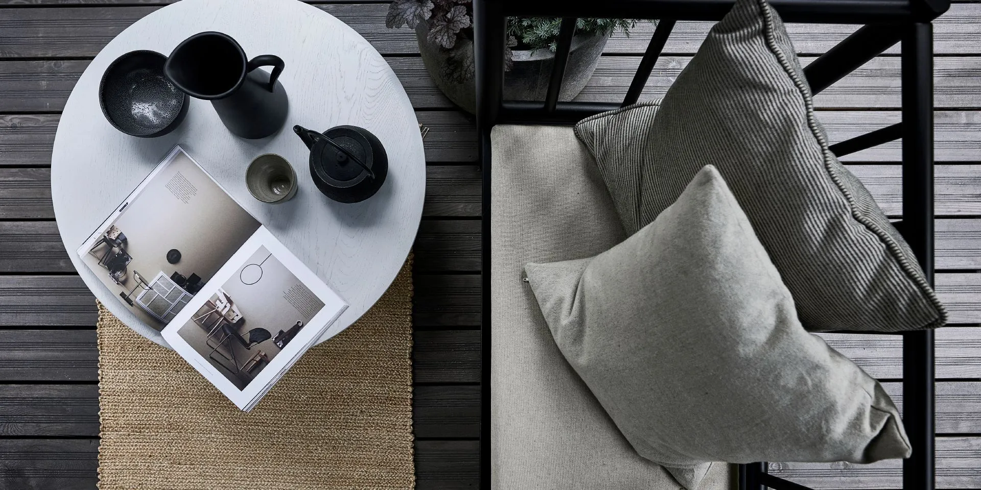 Pomysł na aranżację tarasu w wykorzystaniem oleju do drewna w ciemnym kolorze