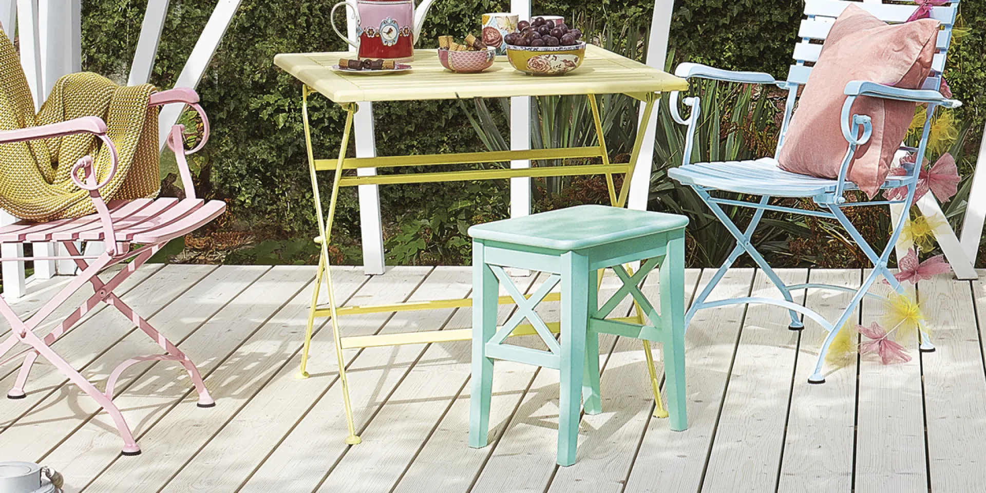 Farby do mebli drewnianych zapewnią ochronę dla drewna w nietypowych pastelowych odcieniach