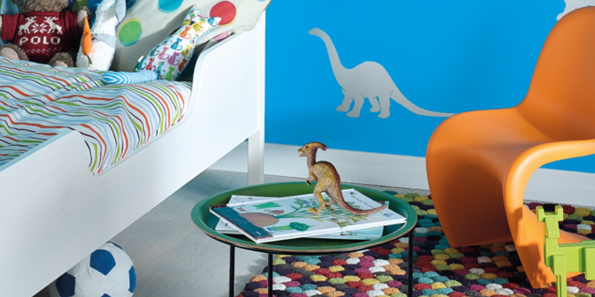 Wzory na ścianie w pokoju dziecka z farbami Tikkurila 