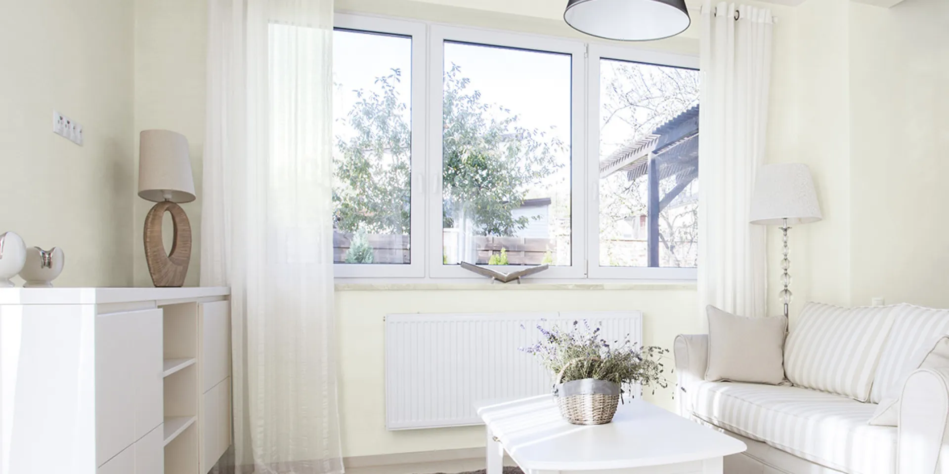 Aranżacja salonu w tonacji Off-white kolor Foam