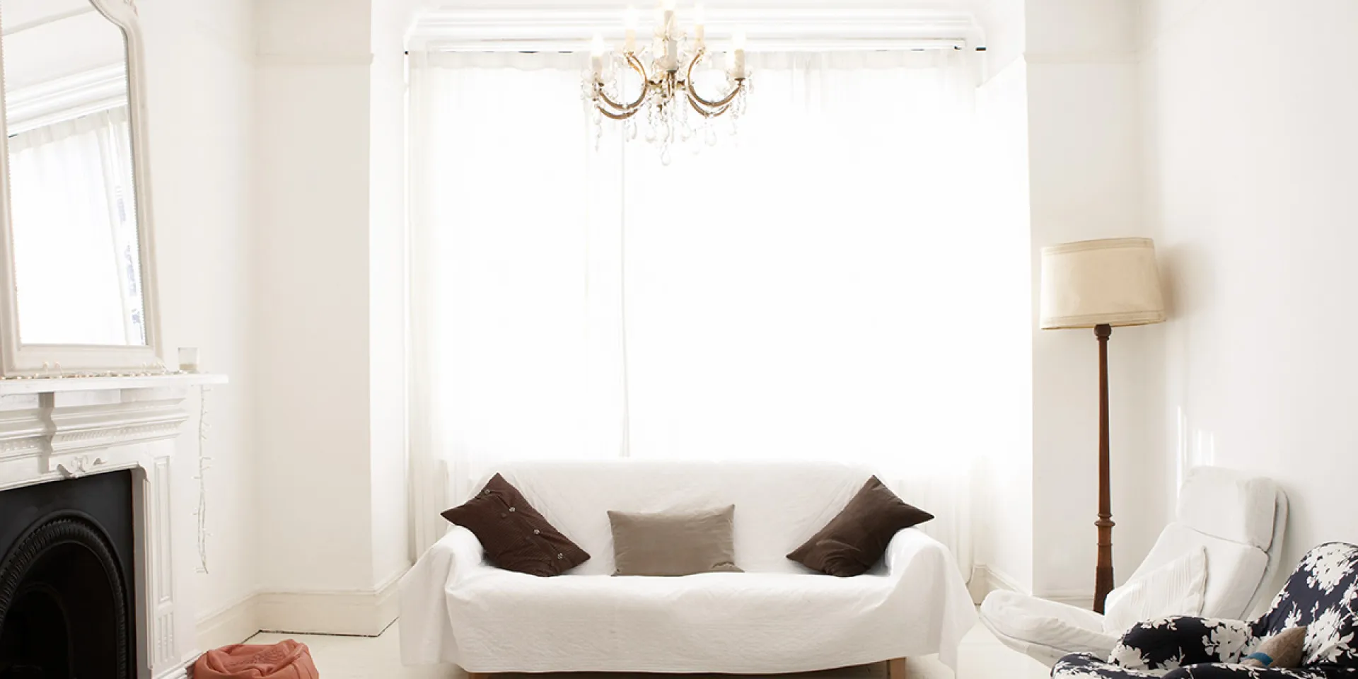 Malowanie salonu w tonacji Off-white - kolor Ivory