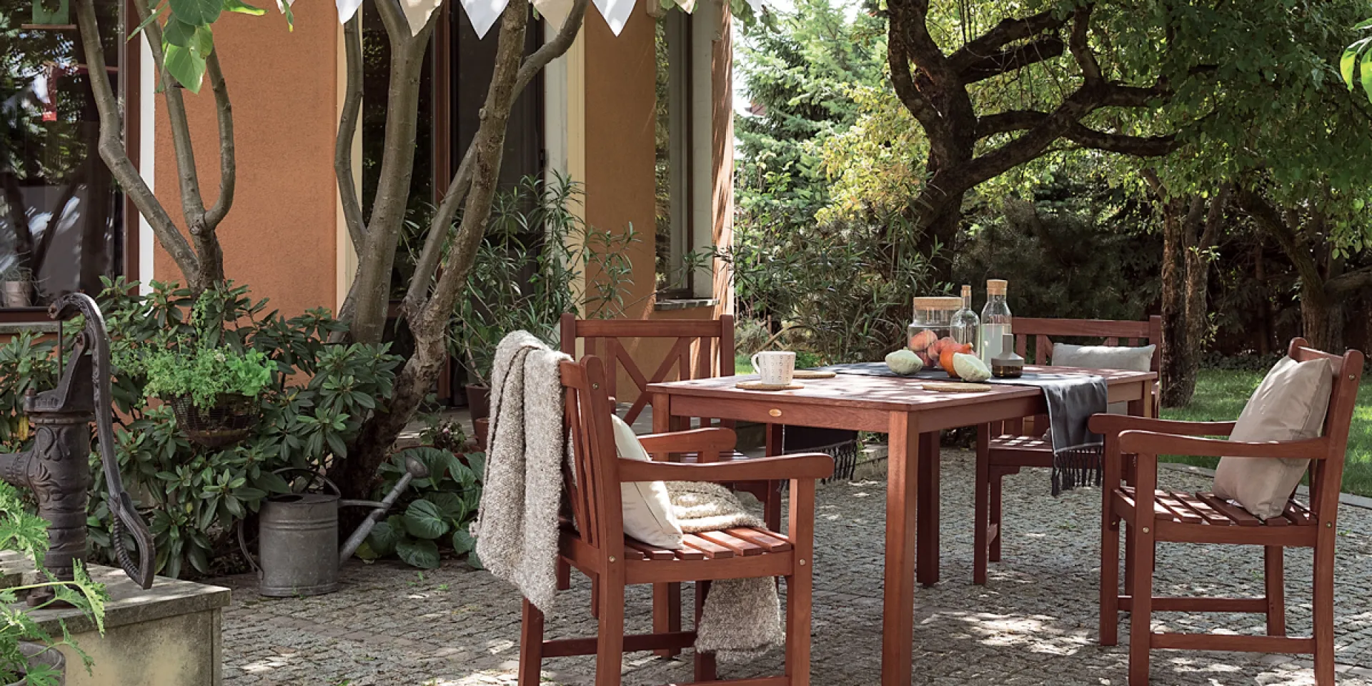 Pomysł na aranżację małej, drewnianej architektury w ogrodzie 