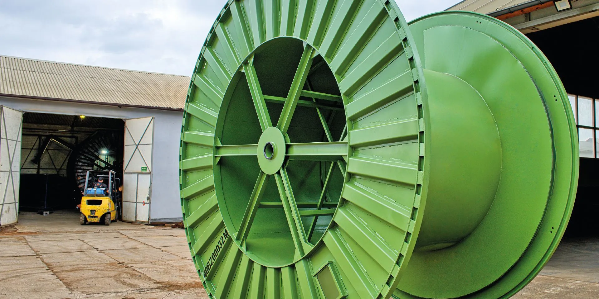 zabezpieczenie metalowej szpuli farbą Tikkurila Temalac FD 50