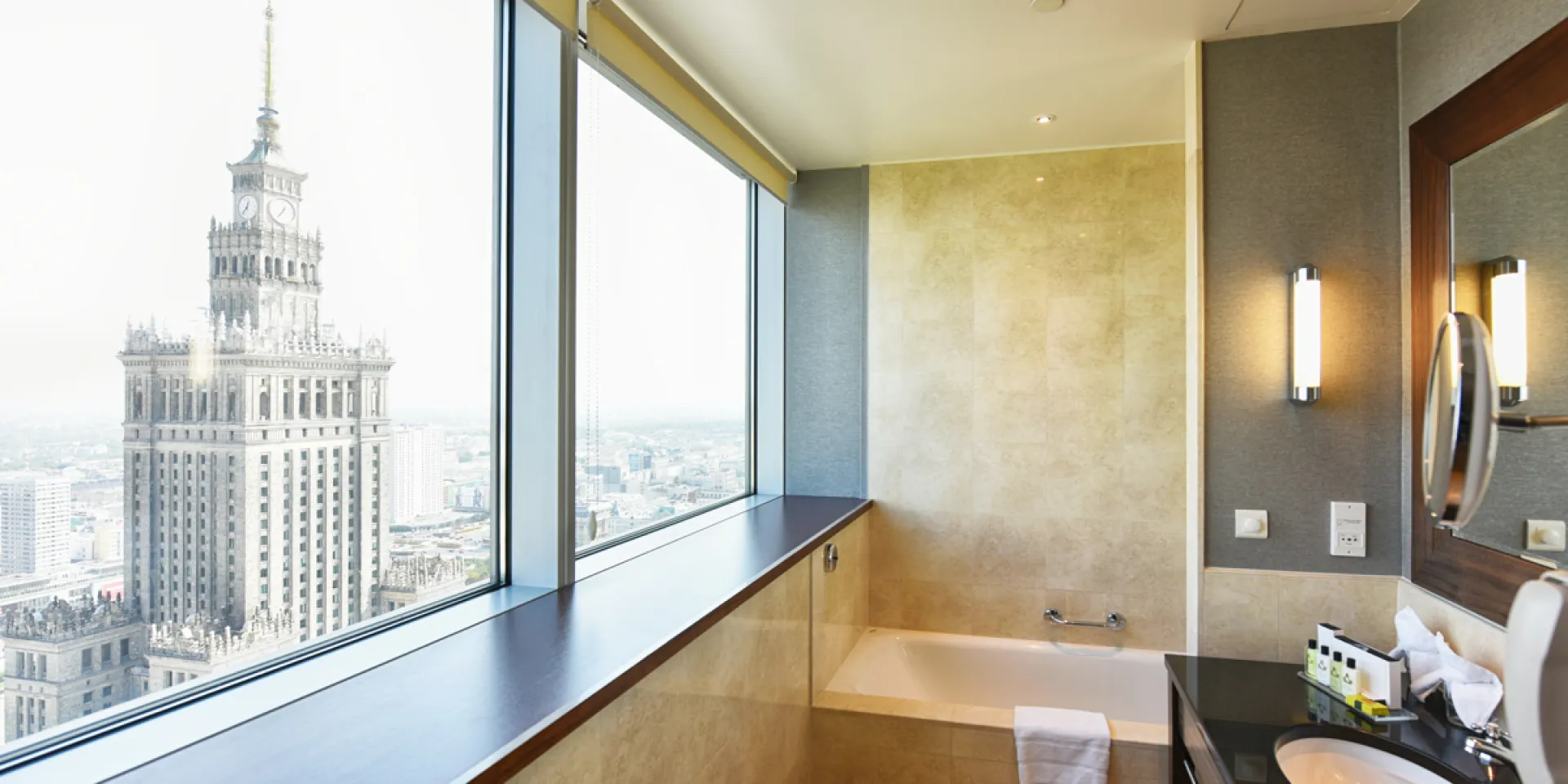 Intercontinental-Hotel-Warszawa-sufit-Tikkurila-Luja