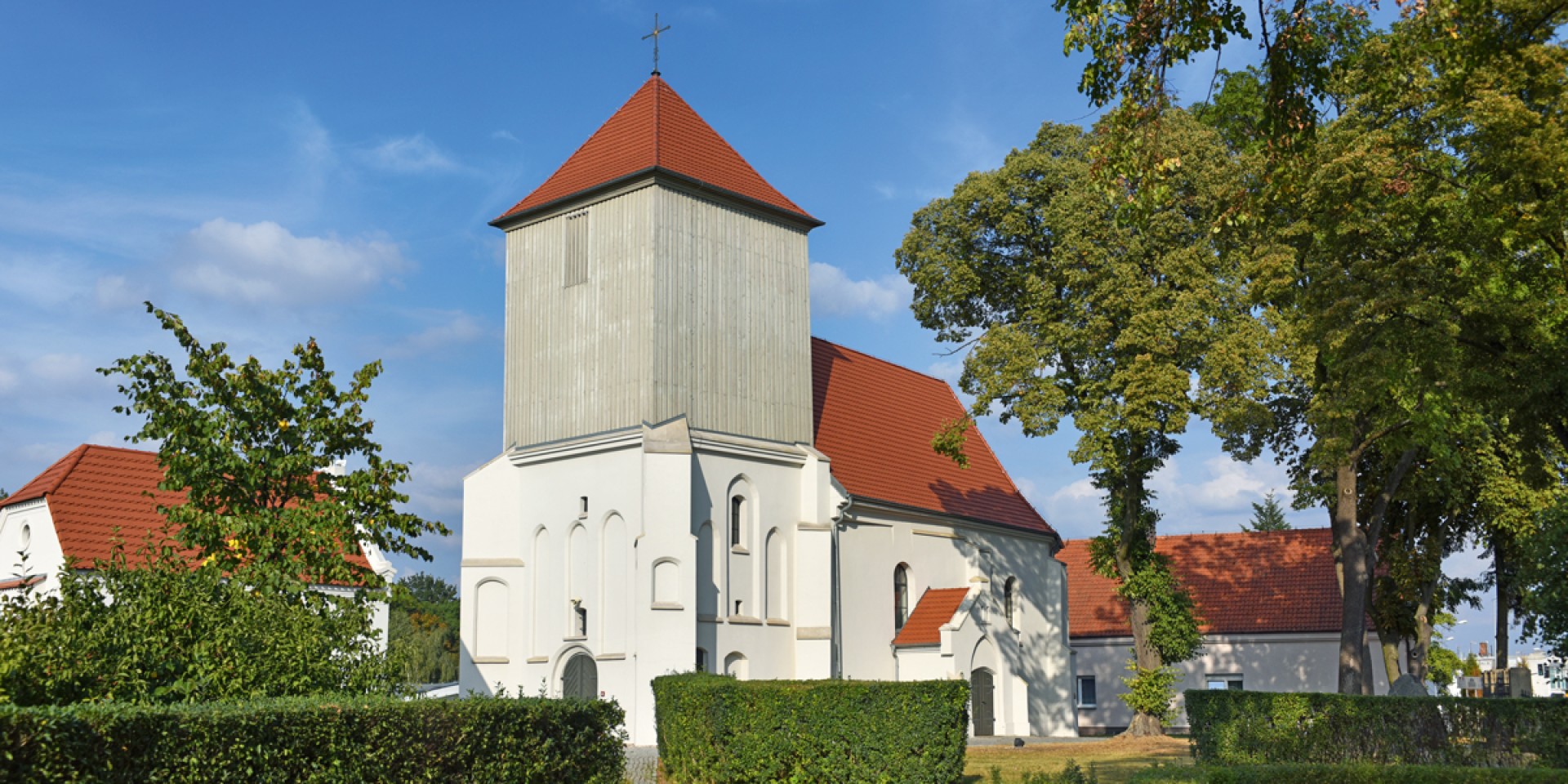 kościół-Tarnowo Podgórne-elewacja-drewniana-Tikkurila-Valtti-Complete