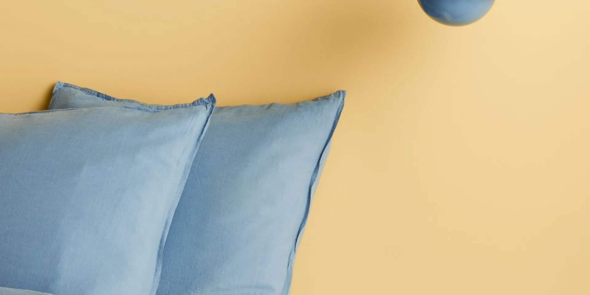 żółty kolor w sypialni