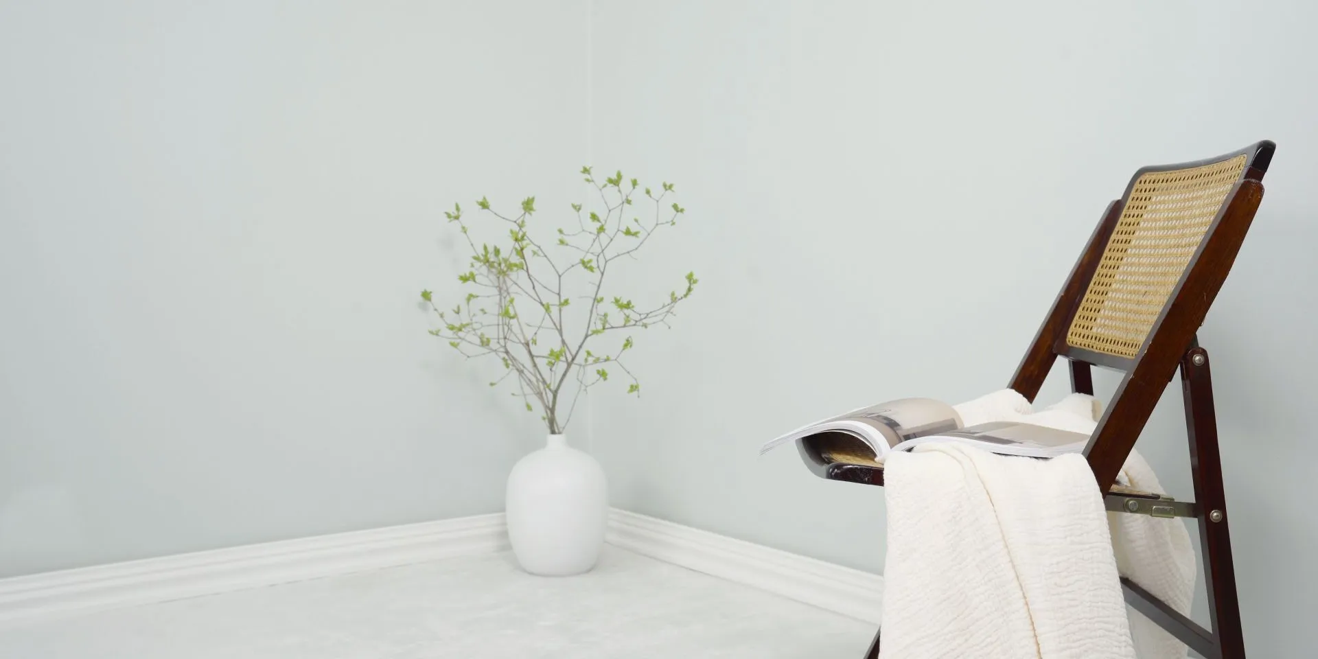 ściana w jasnym kolorze 