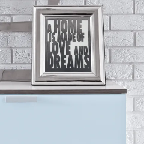 komoda-w-odcieniach-błękitu