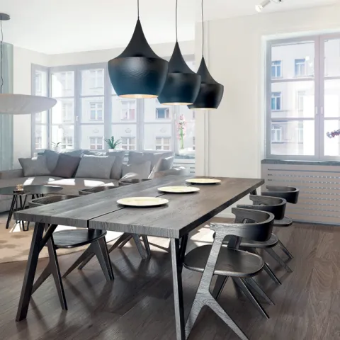 Jasne kolory farb w jadalni