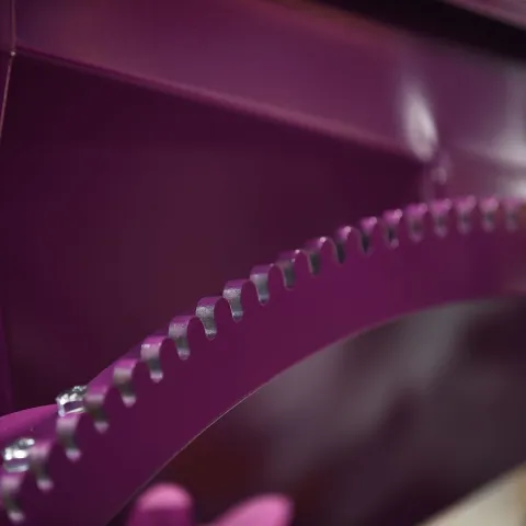 zabezpieczenie powierzchni metalowych farbami o wysokiej zawartości części stałych