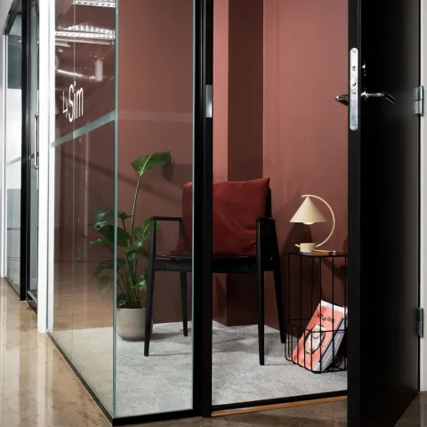 przestrzeń biurowa agencji Vapa malowane farbami Tikkurila