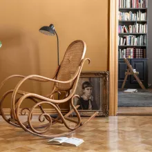 wnętrze w kolorze musztardowym Tikkurila