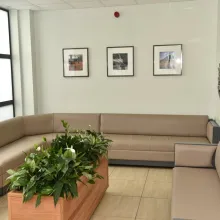 Hol wejściowy szpitala Aut Even Hospital 