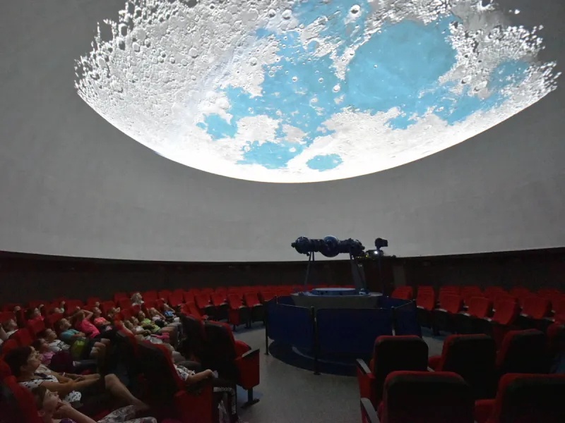 sufit w Planetarium w Toruniu malowany farba do sufitów Tikkurila Anti-Reflex white