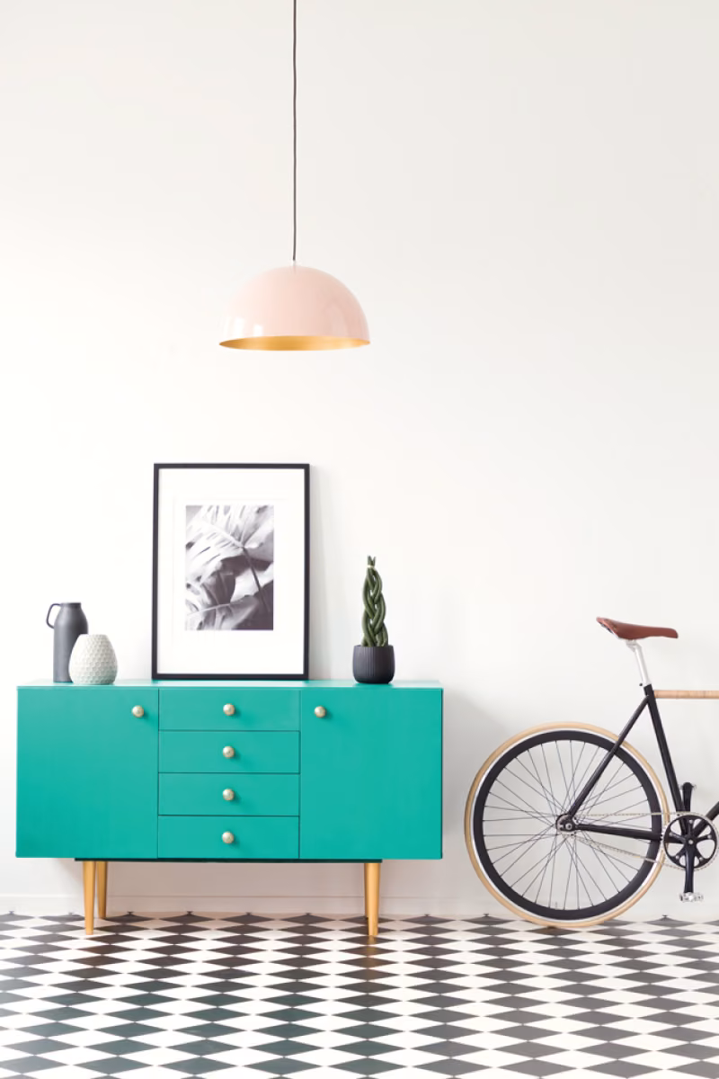 Aranżacja ściany w tonacji Off-white - kolor Marble
