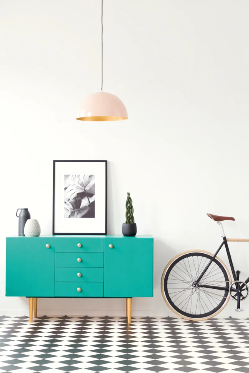 Aranżacja ściany w tonacji Off-white - kolor Marble