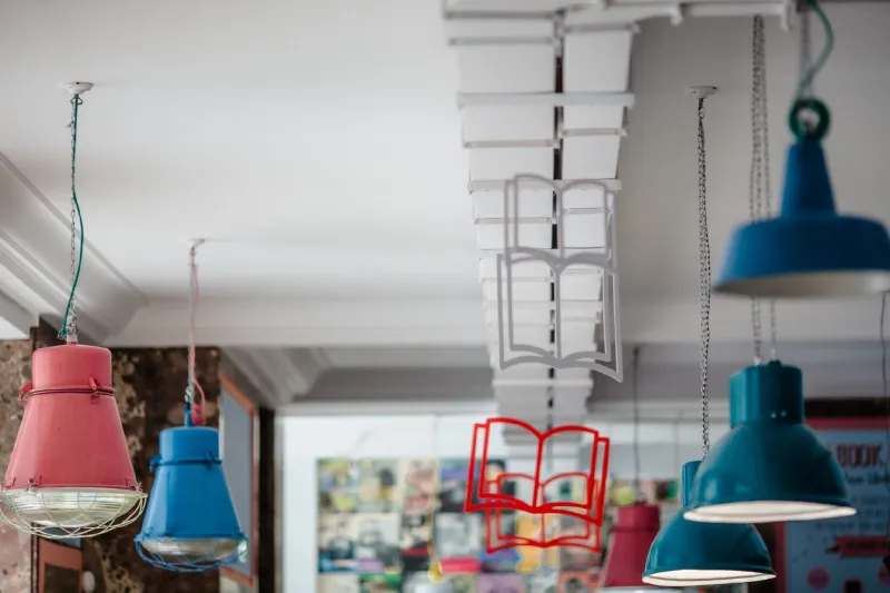 Księgarnia i kawiarnia BIG BOOK CAFE pomalowana farbami Tikkurila