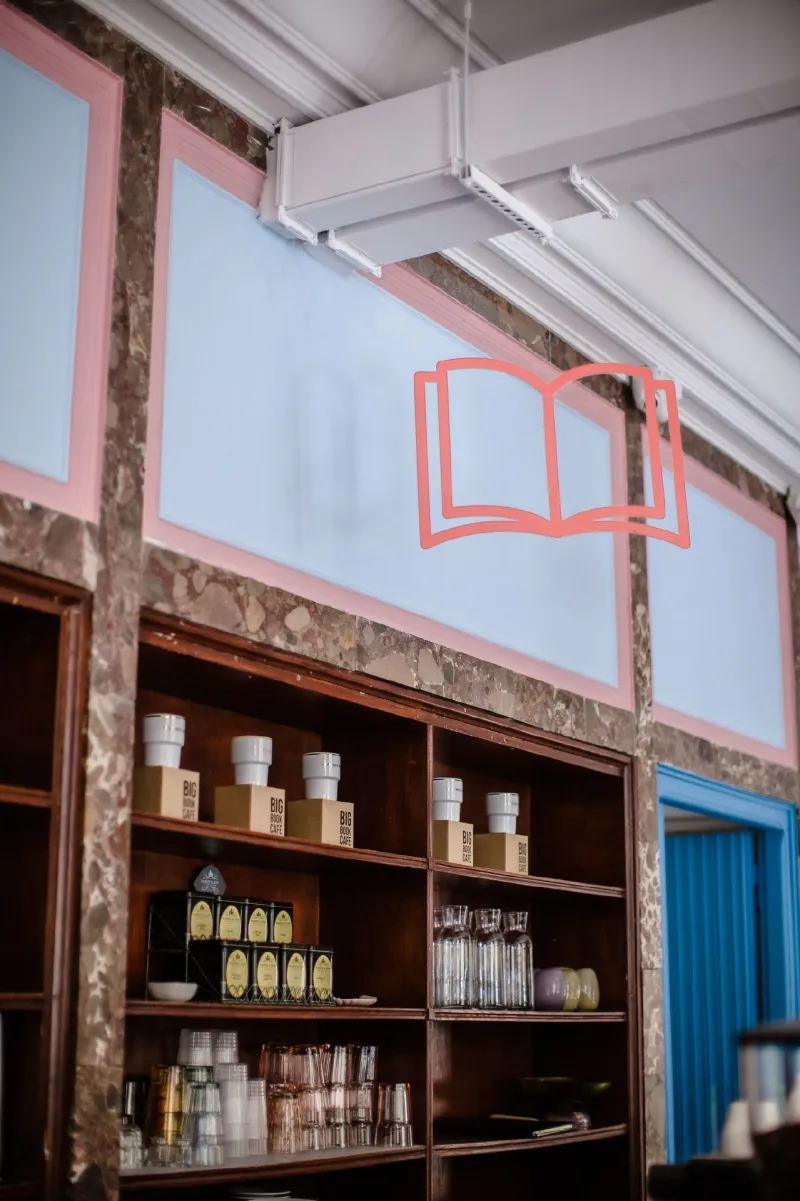 Księgarnia i kawiarnia BIG BOOK CAFE pomalowana farbami Tikkurila